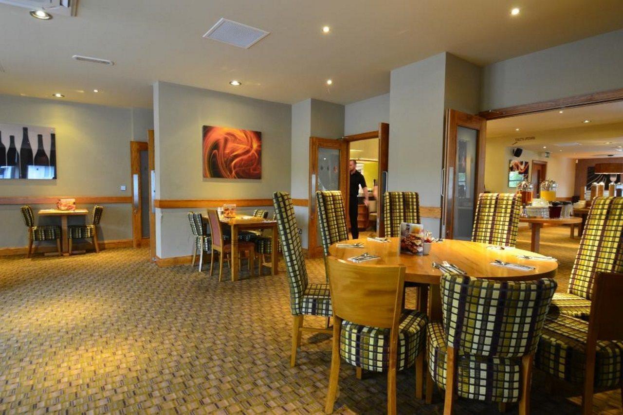 Premier Inn Inverness West ภายนอก รูปภาพ